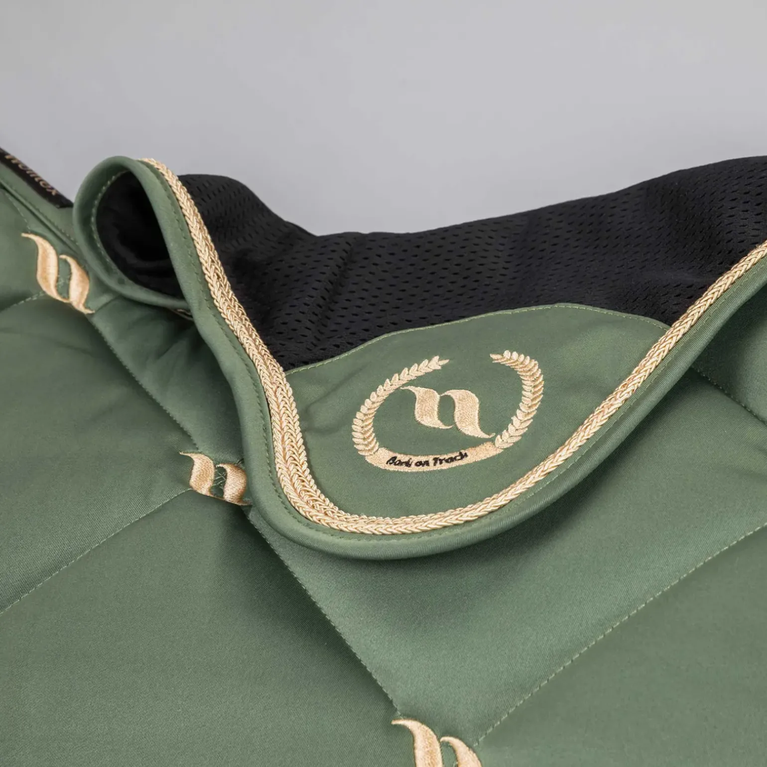 Back On Track Night Collection Bonnet Cheval